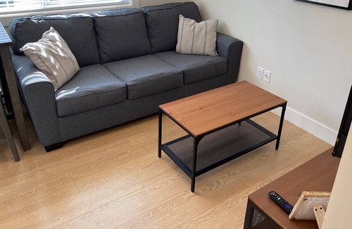 Hatzic House | Modern Coach House near downtown Mission
