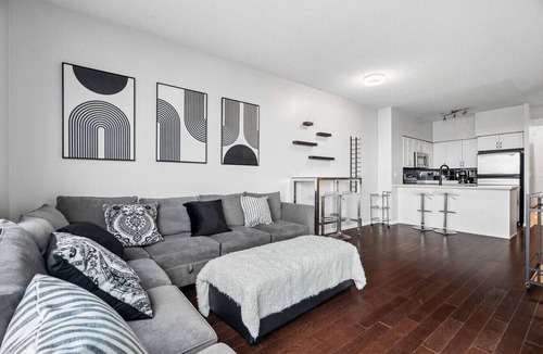 Fort York Apartment | Modern Condo Near Waterfront Trails - FREE Parking