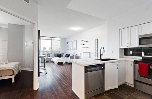 Fort York Apartment | Modern Condo Near Waterfront Trails - FREE Parking