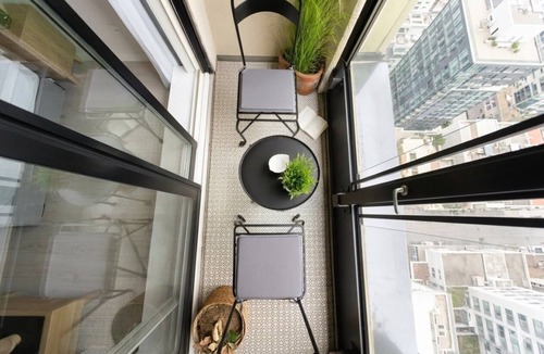 Aldershot Condo | Modern Condo next Aldershot GO Toronto Access &assigned underground parking