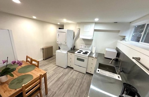 Saanich East Apartment | Modern Cozy Home | Free Parking | Close to Downtown & Beach