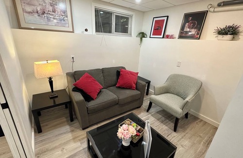 Saanich East Apartment | Modern Cozy Home | Free Parking | Close to Downtown & Beach