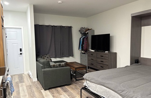Whitehorse Apartment | Modern cozy studio suite in Whistlebend