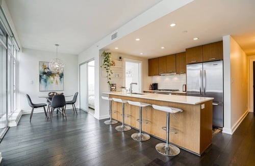 Downtown Vancouver Apartment | Modern Downtown Apartment with Water Views