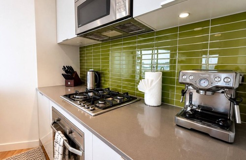Gastown Apartment | Modern Downtown Home Flexible Accommodation
