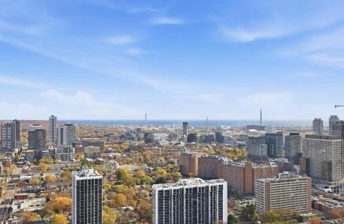 Garden District Apartment | Modern DT Condo Patio Walk Everywhere