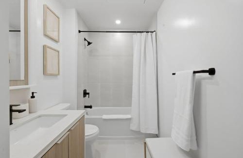 The Queensway Apartment | Modern Etobicoke Studio Sleek Queensway Retreat