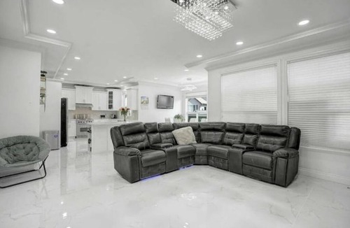 Sardis House | Modern family home near cultus lake