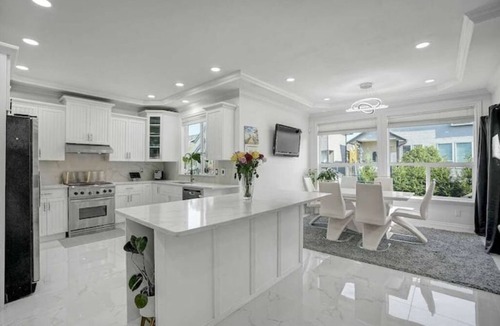 Sardis House | Modern family home near cultus lake