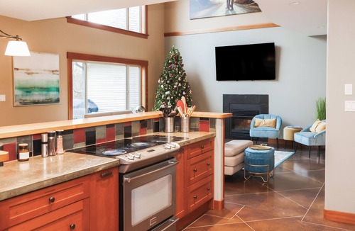 Central Saanich House | Modern Farmhouse (Lower Floor only) with Hot Tub and Games Room