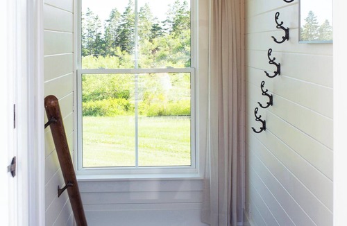 Pubnico House | Modern Guest Suite with Gym & Sauna