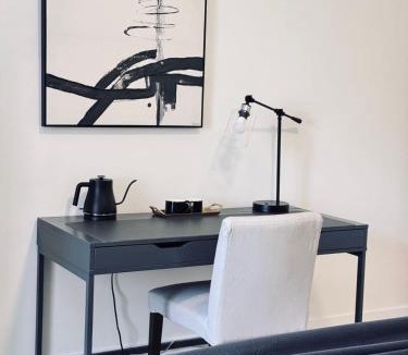 West Side House | Modern King Room Private Ensuite Vancouver West