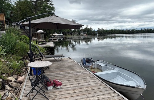 Selwyn Cottage | Modern lakefront island view cottage