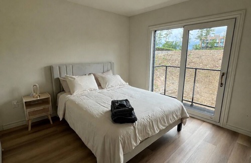 Huntsville House | Modern Lakeview Stay Near Downtown Huntsville