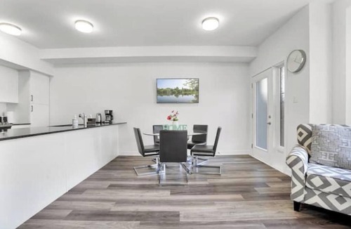 Hespeler House | Modern Living By the River - Entire Homenn