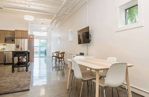 Bridgeland House | Modern Loft Haven | BBQ, Sleeps 6 |