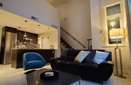 Lower Lonsdale House | Modern luxurious loft