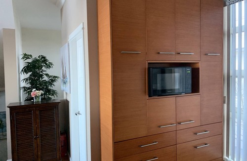 Regional District of Nanaimo House | Modern Luxury Harbourfront Townhome with Large Balcony & Rooftop Patio