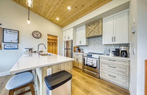 East Kootenay House | Modern mountainside retreat with incredible views and location