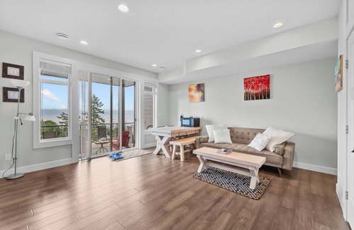 Regional District of Nanaimo House | Modern Oceanview 2BR Suite with Patio & Private Entry Nanaimo Retreat