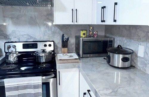 Delta House | Modern Private 2BR Suite Near Vancouver + Free Parking