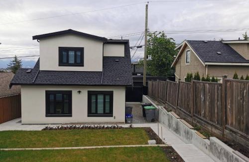 Renfrew-Collingwood House | Modern Private 3BR House