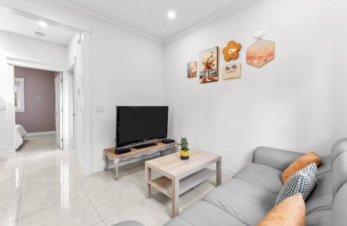 Renfrew-Collingwood House | Modern Private 3BR House