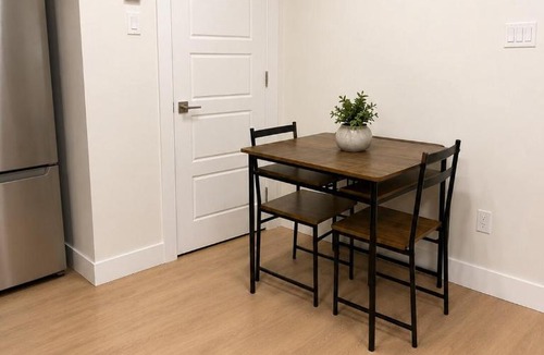 Riverview Apartment | Modern Private Suite in Riverview