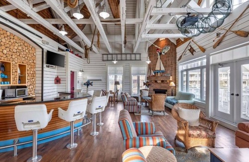 The Blue Mountains Hotel | Modern Room Near Blue Mountain Village with Balcony, Fireplace & Kitchen