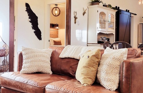 North Saanich Cottage | Modern Scandinavian Cottage near Sidney