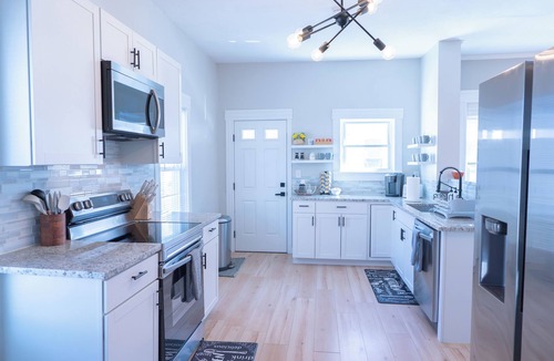 Worcester House | Modern & Spacious 4 Bedroom Single Family Home