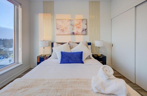 Kitchener Apartment | Modern & Stylish Condo Downtown KW