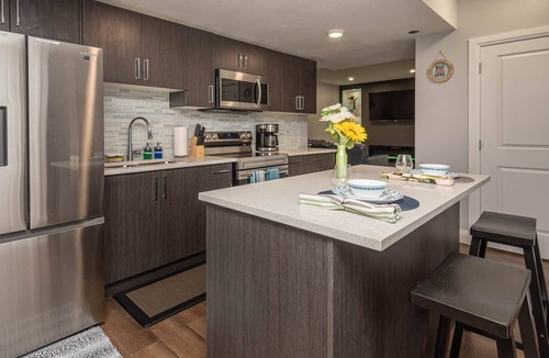 Southwest Edmonton House | Modern, Stylish & Cozy Suite with Private Gym