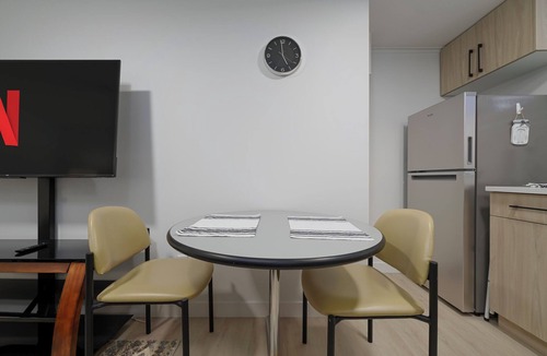 North Central Edmonton House | Modern Suite 2 by Royal Alex Hospital, LRT, Rogers| Free WiFi, Parking & Netflix