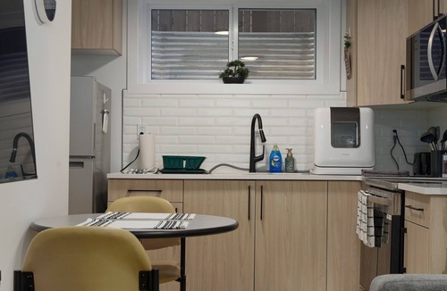 North Central Edmonton House | Modern Suite 2 by Royal Alex Hospital, LRT, Rogers| Free WiFi, Parking & Netflix