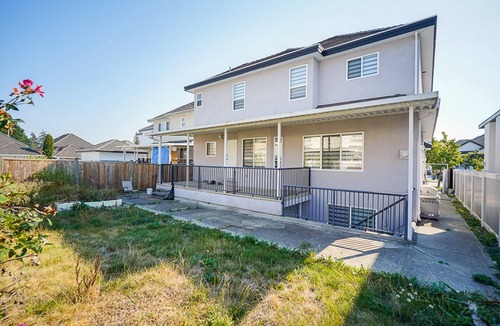 Surrey Newton Apartment | Modern suite in central surrey