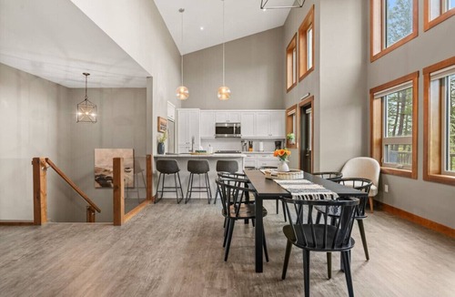 Windermere House | Modern Tides | Hot Tub | Beach Access | Fireplace