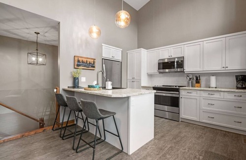 Windermere House | Modern Tides | Hot Tub | Beach Access | Fireplace