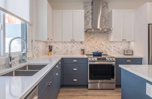 Silver Star Mountain House | Modern Whole Duplex - Sleeps 24! Both sides, 2 hot tubs, garages and A/C!