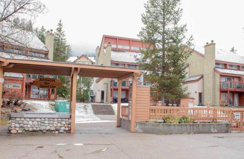 Panorama Apartment | Moguls, Lofted Ski in Ski Out with Hot Tub Access