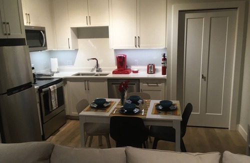 Sidney Apartment | MOLLYS COTTAGE THE SUITE ON VANCOUVER ISLAND