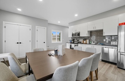 North Central Edmonton Apartment | Monica - Large 6BR Family Home in Central Location!