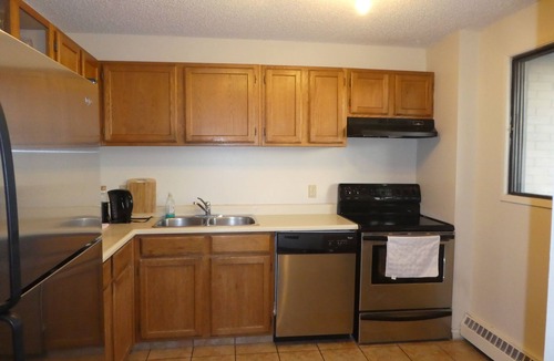 Connaught Condo | Monthly, Downtown Beautiful 2 bedrms, 1.5 bathrm, Fully Furnished,Quiet Location