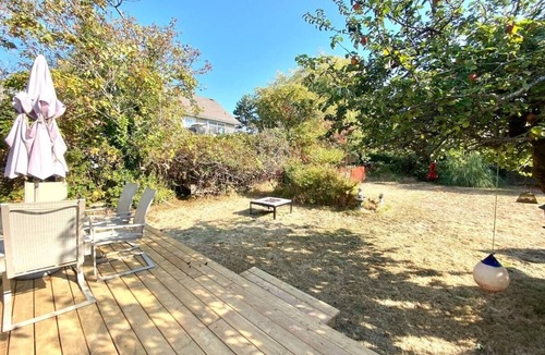 Esquimalt House | Monthly Furnished 2-Bedroom Steps From Ocean
