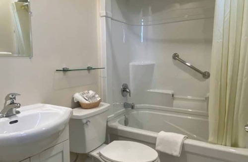 Cookstown Hotel | Motel 400 One Bedroom Suite A