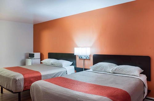Fort St. John Hotel | Motel 6-Fort St. John, BC