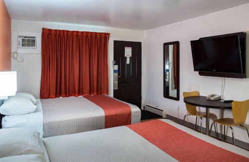 Fort St. John Hotel | Motel 6-Fort St. John, BC