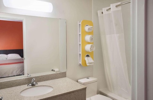 Fort St. John Hotel | Motel 6-Fort St. John, BC