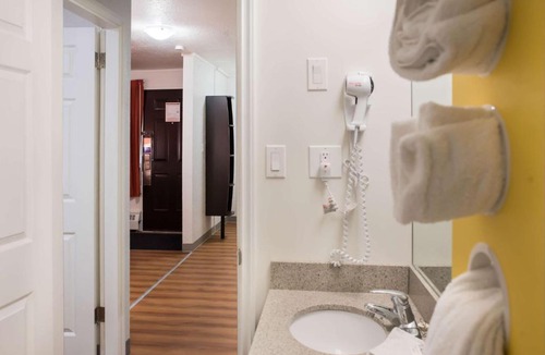 Fort St. John Hotel | Motel 6-Fort St. John, BC