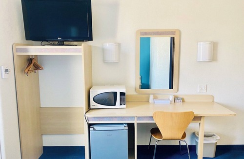 Red Deer Hotel | Motel 6 Red Deer, AB